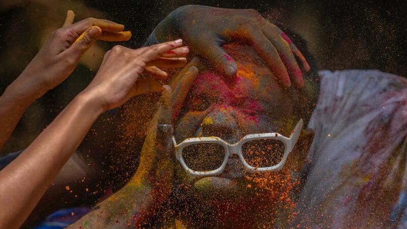 Das Frühlingsfest Holi wird mit viel Farbe gefeiert.
