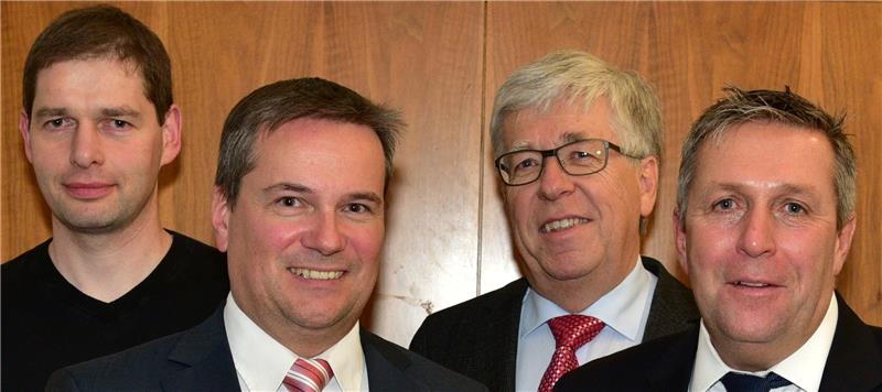 Das Führungsgespann in Hollern-Twielenfleth (von rechts): Bürgermeister Timo Gerke, Stellvertreter Dirk Thobaben, Gemeindedirektor Kai Schulz und Stellvertreter Frank Guhling. Foto Beneke