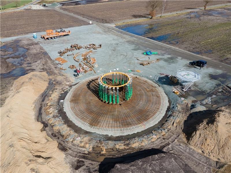 Das Fundament für ein neues Windrad mit 241 Metern Höhe . Eine Anlage bringt nach dem Repowering so viel Leistung wie die elf Vorgängermodelle zusammen. Fotos (3): Werner Steffen