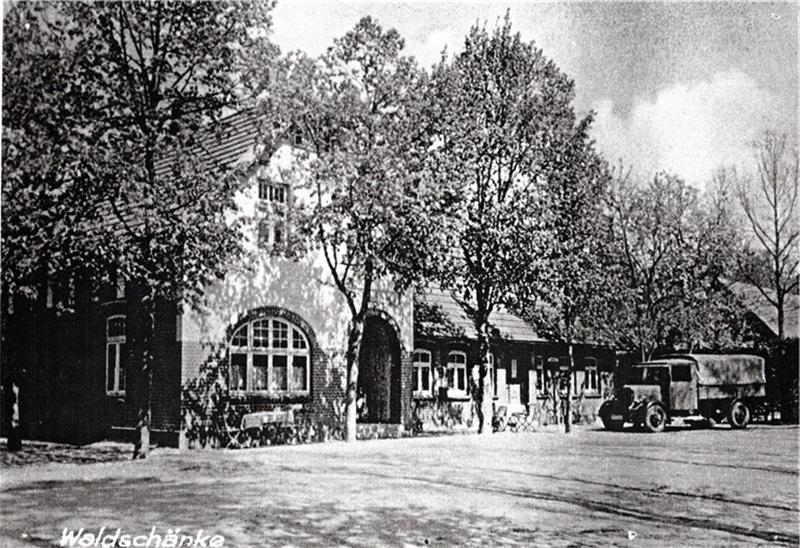 Wie sich Groß Sterneberg entwickelt hat Das Gasthaus „Waldschänke“ in Groß Sterneberg auf einem historischen Foto. Ab 1930 gab es hier den zweiten Telefonanschluss im Dorf.