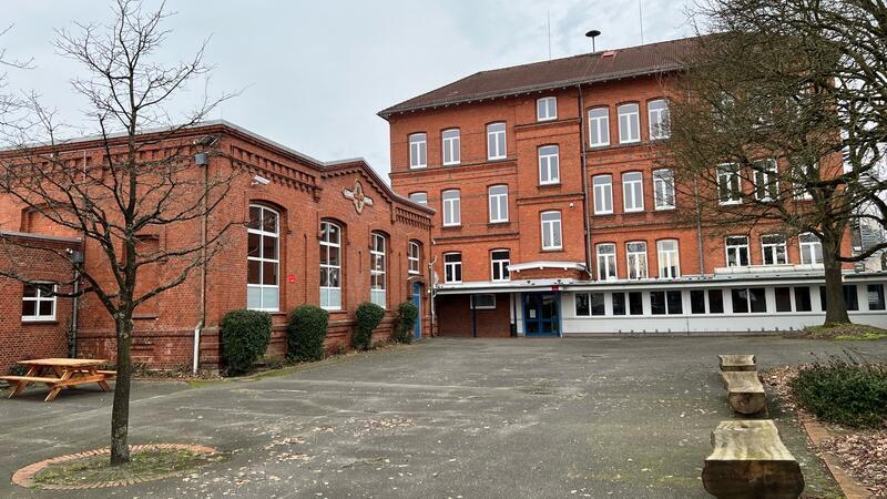 Das Gebäude der Albert-Schweitzer-Schule in Buxtehude wird im Auftrag des Landkreises grundlegend modernisiert.