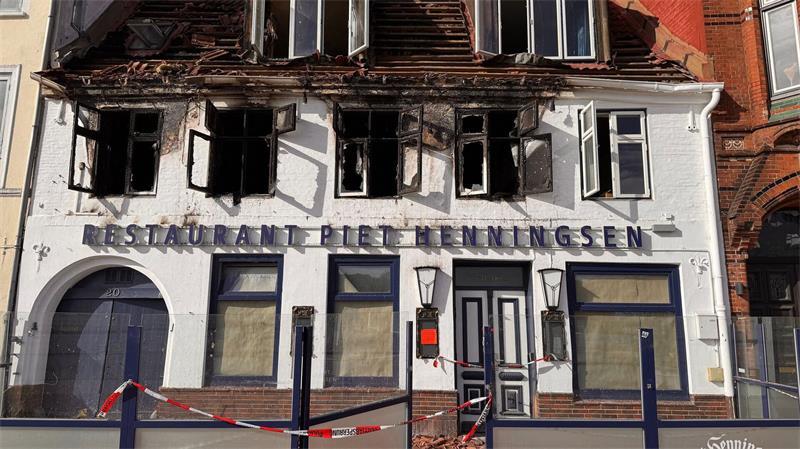 Das Gebäude ist nach einem Brand gesperrt.
