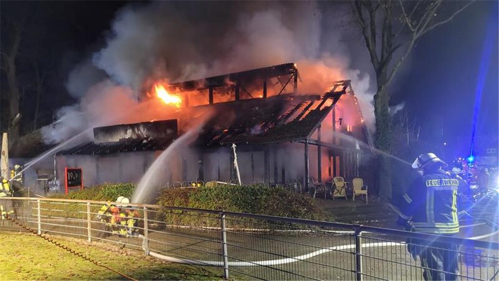 Das Gebäude stand in Vollbrand.