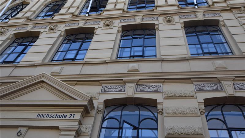 Das Gebäude von 1877 an der Harburger Straße verkörpert Hochschule und Bildung.