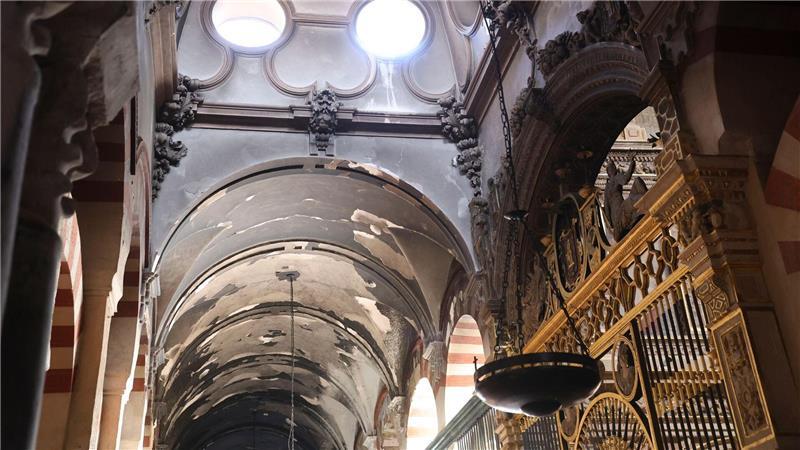 Flammen im Welterbe - Córdoba-Kathedrale entgeht Katastrophe Das Gebäude war schon wenige Stunden nach dem Feuer wieder für den Publikumsbesuch geöffnet.