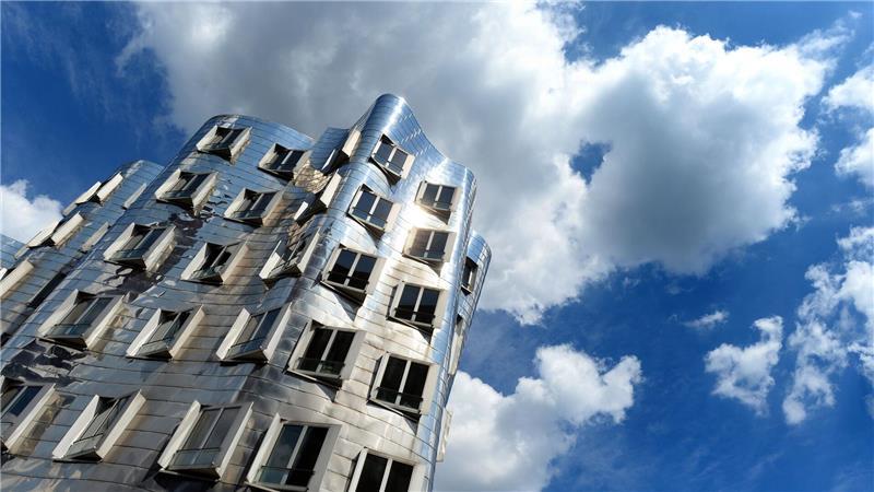 Das Gebäudeensemble „Neuer Zollhof“ in Düsseldorf. (Archivbild)