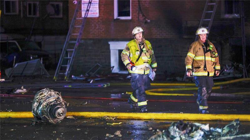 Jet stürzt in USA ab: Sieben Tote und viele Verletzte Das Gebiet war großräumig abgestürzt.