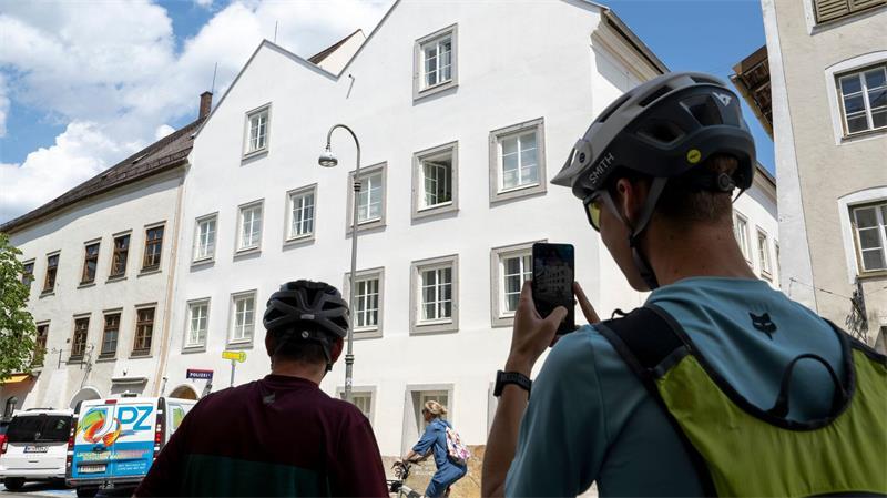 Das Geburtshaus von Adolf Hitler in Braunau am Inn ist Anziehungspunkt für Touristen und auch Mitglieder der rechtsextremen Szene.
