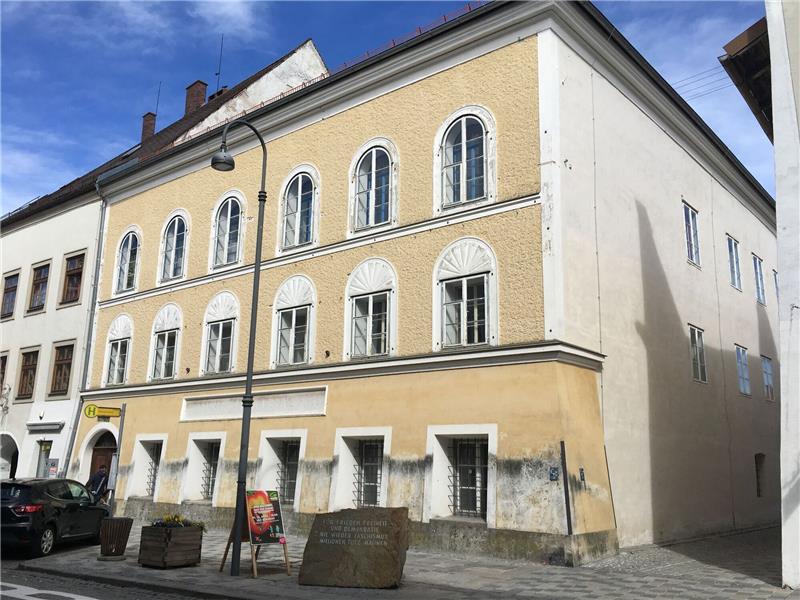 Arbeiten an Hitler-Haus in Braunau starten Das Geburtshaus von Adolf Hitler in Braunau soll umgebaut werden.