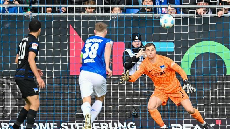 Das Gegentor war für Ernst nicht zu verhindern.