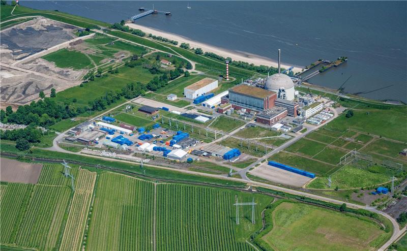 Kernkraftwerk Stade: Jetzt geht es der großen Kuppel an den Kragen Das Gelände aus der Vogelperspektive. Inzwischen hat sich hier viel getan.