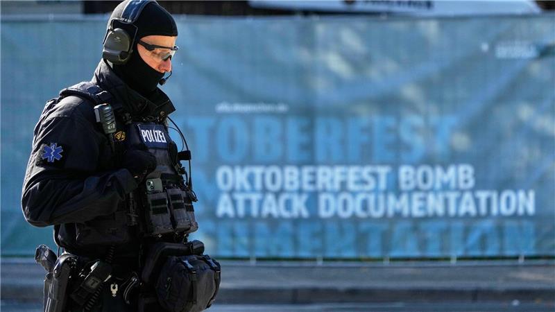 Das Gelände wird abgesucht.