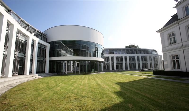 Das Gericht am Internationalen Seegerichtshof (ISGH) mit dem runden Sitzungssaal. Foto Marks/dpa