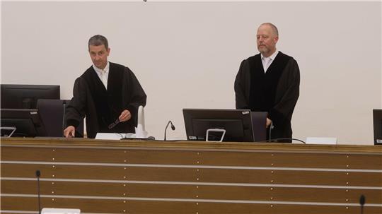 Das Gericht hat im Zivilverfahren ein Urteil gesprochen.