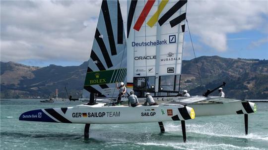 Das Germany SailGP Team unter der Leitung von Erik Heil in Aktion am zweiten Renntag des ITM New Zealand Sail Grand Prix in Christchurch, Neuseeland.