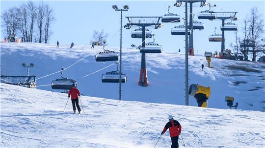 Das Geschäft mit Ski und Snowboards lahmt. 