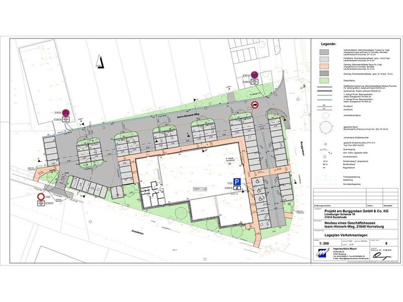Das Geschäftshaus (Mitte) inmitten des Parkplatzes: So soll der Platz zwischen Auedamm (unten), Isern-Hinnerk-Weg (oben) und Burggraben (rechts) nach dem Entwurf des Ingenieurbüros Meyer aus Moisburg neu gestaltet werden. Die Stellplätze si