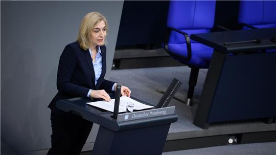 Das Gesetz von Gesundheitsministerin Nina Warken soll eine flexiblere Umsetzung vor Ort ermöglichen. 