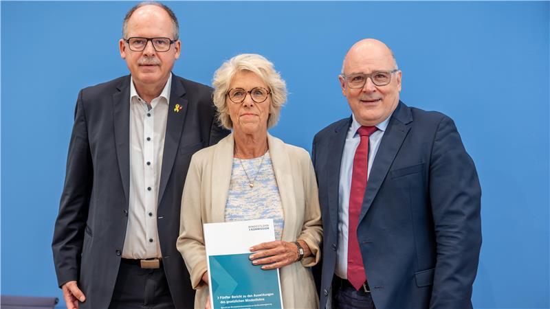 Beschlossen: Der Mindestlohn steigt in zwei Stufen Das Gremium gab am Freitag seinen Beschluss zur Anpassung der Höhe des gesetzlichen Mindestlohns bekannt.