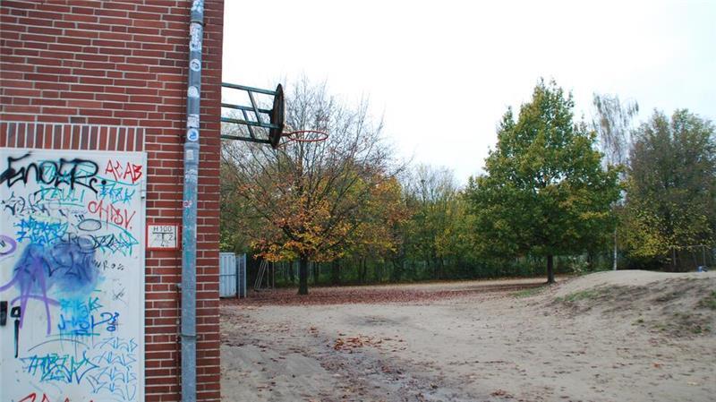 Das Grundstück hinter dem Sporthallengebäude gehört der Gemeinde Apensen.