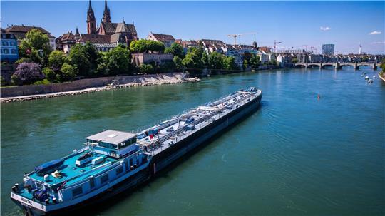 Das Grundwasser entlang des Oberrheins ist nach einer Studie erheblich mit Schadstoffen belastet (Archivbild).