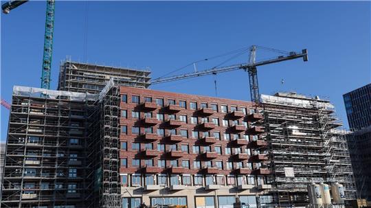 Das Hamburger Bündnis für das Wohnen geht in seine vierte Runde und soll sich bis 2030 um möglichst bezahlbare Wohnungen kümmern. (Symbolbild)