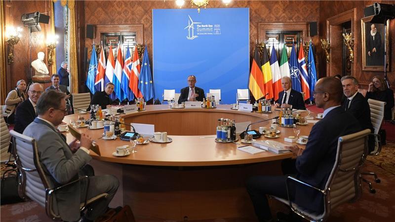 Nordsee soll „größter Energie-Hub der Welt“ werden Das Hamburger Rathaus ist Schauplatz des Nordsee-Gipfels.