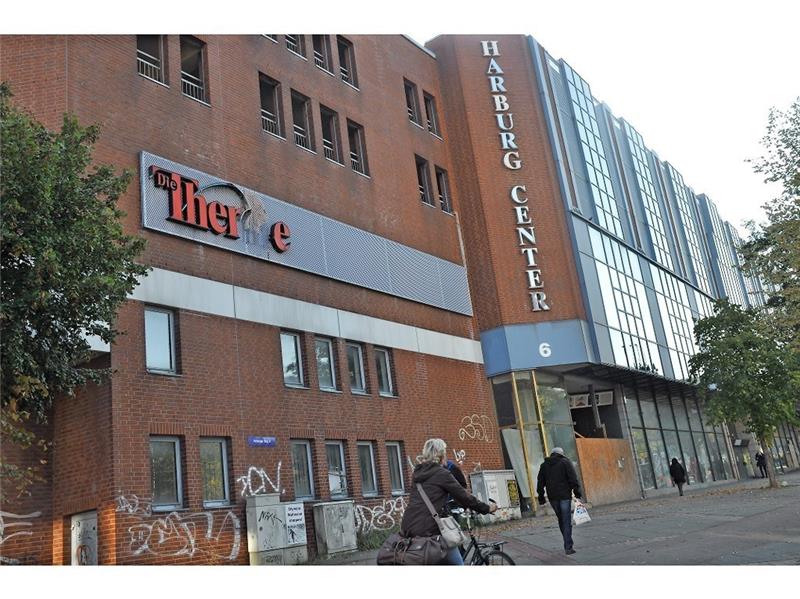 Das Harburg Center am Harburger Ring 6 verrottet immer mehr. Inhaber Hans-Dieter Lindberg hat noch Hoffnung, einen Investor zu finden. Wahba