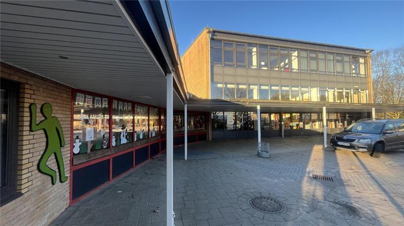 Alarmstufe Rot in Buxtehude: Grundschule am Stieglitzweg droht der Abriss Das Hauptgebäude der Stieglitzschule könnte saniert werden, das würde aber sehr teuer werden. Ob das auch wirtschaftlich ist, ist unsicher.