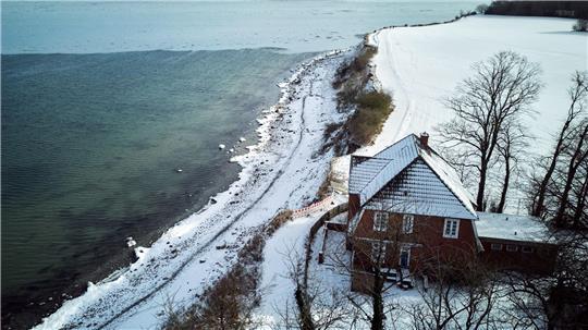Das Haus an der Abbruchkante ist nun verschwunden. (Archivbild)