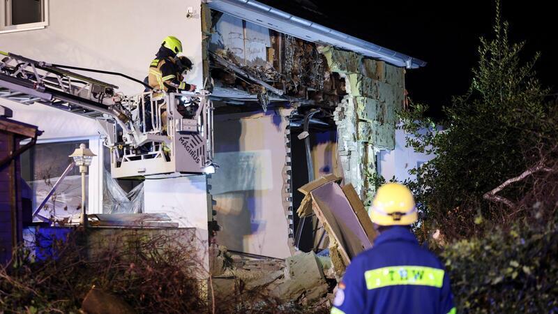 Das Haus in Pinneberg, in dem es am Mittwochnachmittag zu einer Explosion kam, ist weiterhin unbewohnbar.