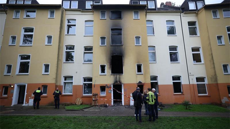 Drei Tote und fünf Verletzte bei Brand in Bochum Das Haus nach dem Brand in Bochum. Es dürfte unbewohnbar sein.