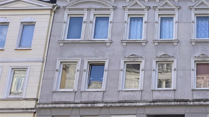 Fassadensturz: Haus in Flensburg vorerst unbewohnbar Das Haus sackte nicht weiter ab und konnte gesichert werden.