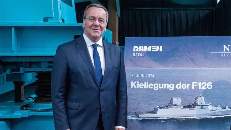 Das Haus von Verteidigungsminister Boris Pistorius (SPD) hatte einen Generalunternehmerwechsel geprüft, sich nun aber dagegen entschieden. (Archivbild)