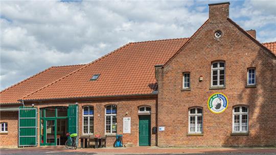 Das Heimat- und Schulmuseum öffnet nach der Winterpause wieder. Am Wochenende lockt es mit dem Verkauf von Dachboden-Fundstücken.