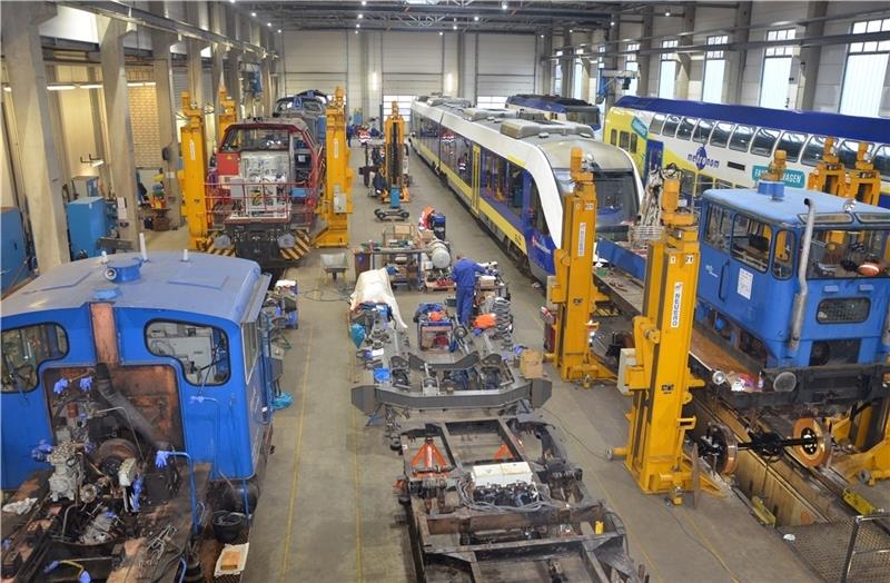 Das Herzstück der Eisenbahnen- und Verkehrsbetriebe Elbe-Weser: Blick in der Werkstatthalle auf dem Bremervörder Bahngelände. Fotos Allwörden