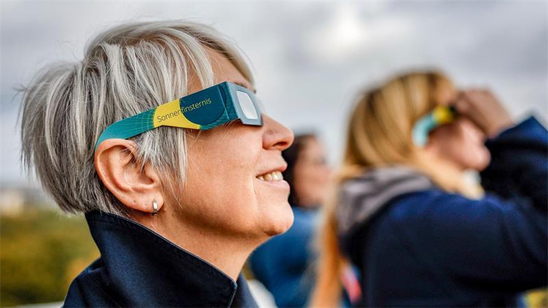 Totale Sonnenfinsternis in Spanien steht bevor Das Himmelsschauspiel sollte man sich nur mit besonderen Sonnenfinsternisbrillen ansehen. (Archivbild)