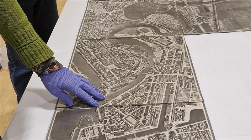 Geheime Luftaufnahmen aus der Nazi-Zeit aufgetaucht Das Historische Museum Bremerhaven hat Fotos geschenkt bekommen, die nun zu einer Collage zusammengesetzt wurden.