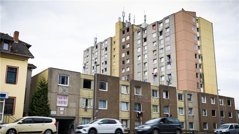 Das Hochhaus nahe dem Göttinger Bahnhof ist verwahrlost. (Archivbild)