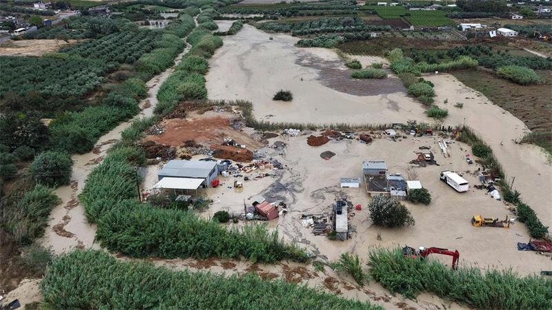Das Hochwasser überschwemmt ein Geschäft nahe Heraklion auf Kreta.