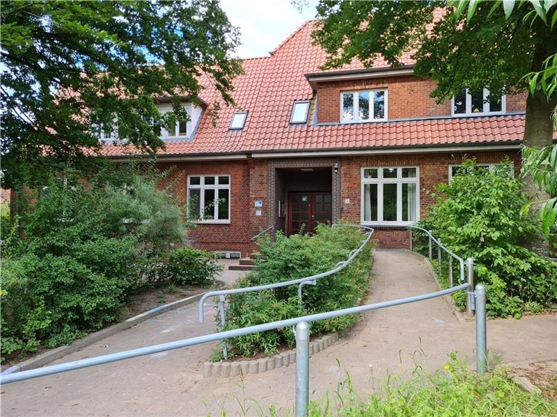 Wo der Namensgeber Mensch und Umwelt im Blick hatte Das Hollenbecker Dorfgemeinschaftshaus in der Ortsmitte. Foto: Beneke