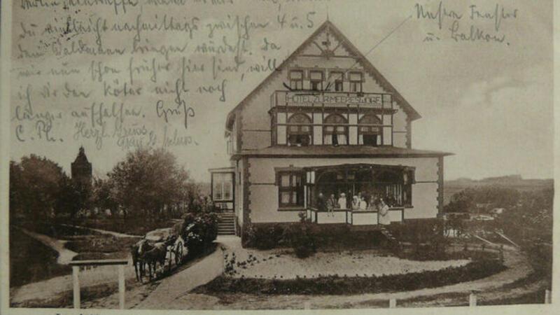 Das Hotel "Zur Meereswoge" war das einzige Gasthaus auf der Insel. Elf der 15 Zimmer waren mit fließendem Wasser ausgestattet.