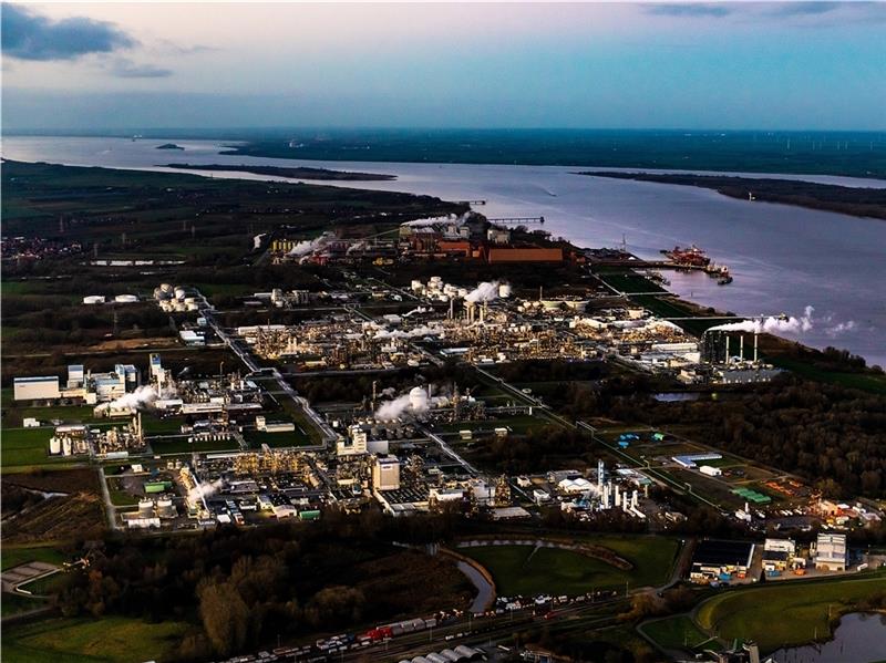 Das Industriegebiet in Bützfleth ist wegen seines hohen Energiebedarfs momentan das Sorgenkind der regionalen Wirtschaft. Foto: Martin Elsen