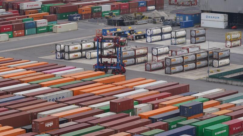 Prognose: Deutsche Wirtschaft schrumpft 2024 um 0,5 Prozent Das Institut der deutschen Wirtschaft rechnet im kommenden Jahr mit einem Rückgang des BIP.