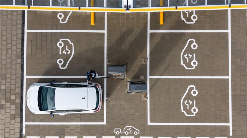 Das Interesse an Elektroautos ist sprunghaft gestiegen. (Symbolbild)