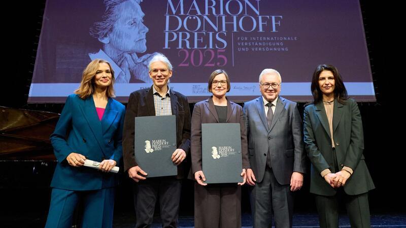 Das Internationale Komitee vom Roten Kreuz und der Verein EinDollarBrille sind mit dem Marion-Dönhoff-Preis geehrt worden.