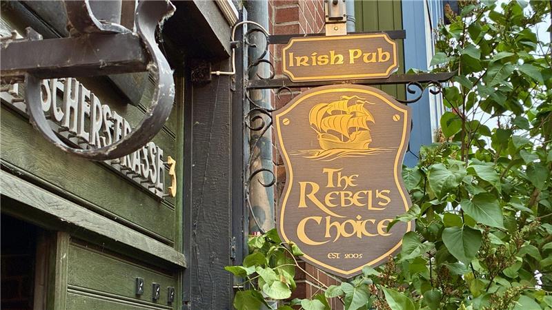 Wo ist die WM-Euphorie? Ein Streifzug durch den Kreis Stade nach dem 7:1 Das Irish Pub "The Rebel's Choice" in der Buxtehuder Altstadt.