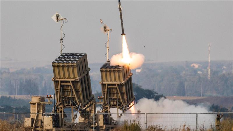 Dutzende Tote bei Israels Offensive - Hamas feuert Raketen Das Iron-Dome-Raketenabwehrsystem feuert eine Abfangrakete ab.