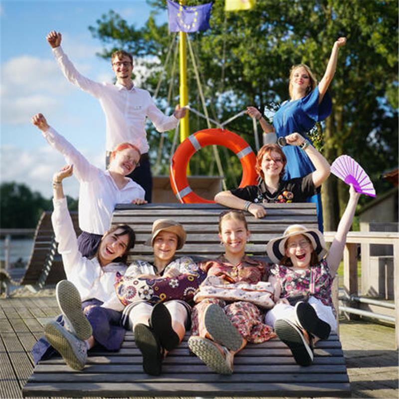 Das Jugendtourneetheater Wellenbreker geht auf Tour Das Jugendtourneetheater Wellenbreker tritt mit „Klunkers op Krüüzfohrt" auf acht Bühnen auf.