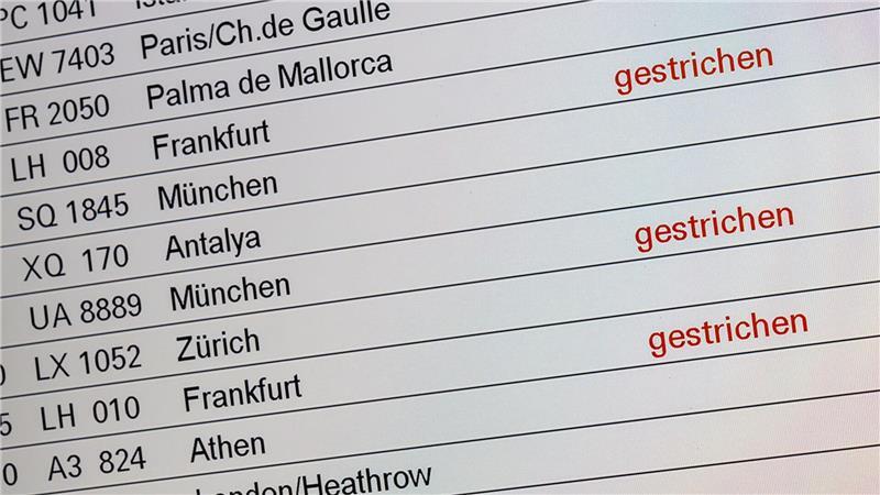 Das Kabinenpersonal von Lufthansa streikt - deshalb fallen in Hamburg Flüge aus. 